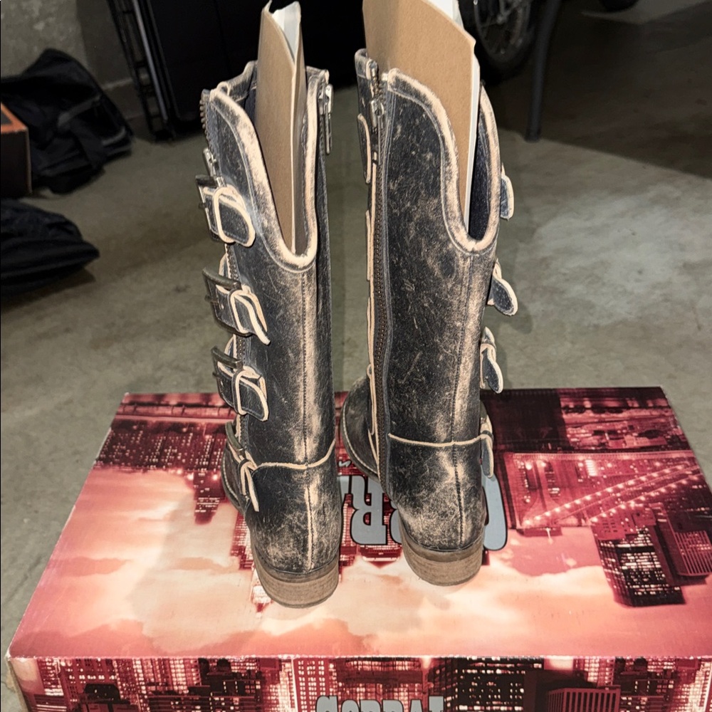 Corral Distressed Brown Boots - Picture 2 of 6